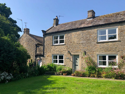 Caroline Cottage Two Bedroom Holiday Home Romaldkirk Barnard Castle Teesdale County Durham DL12 9ED - Front Garden