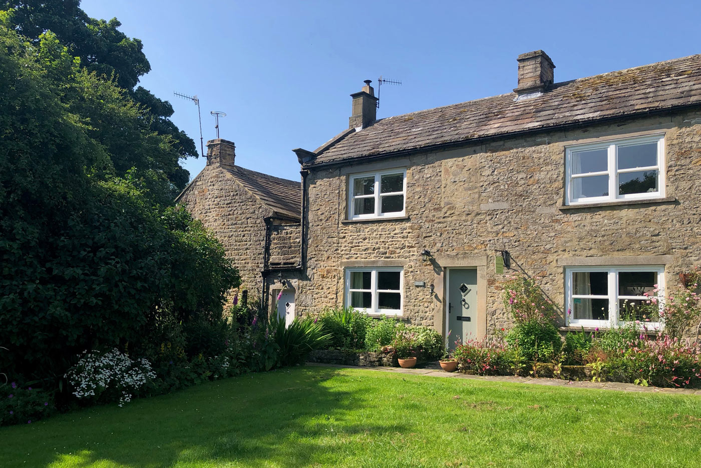 Caroline Cottage Two Bedroom Holiday Home Romaldkirk Barnard Castle Teesdale County Durham DL12 9ED - Front Garden