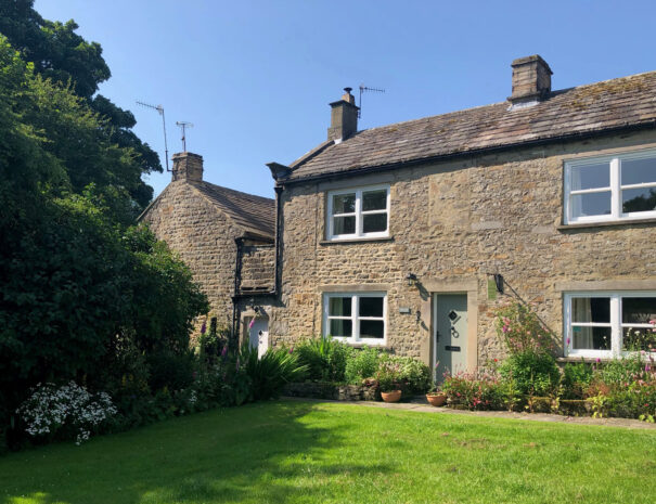 Caroline Cottage Two Bedroom Holiday Home Romaldkirk Barnard Castle Teesdale County Durham DL12 9ED - Front Garden